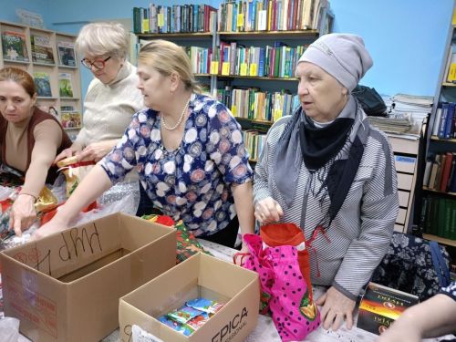 Новогодние подарочки от «Весты» в Нурлате: волонтеры дарят тепло воинам и детям
