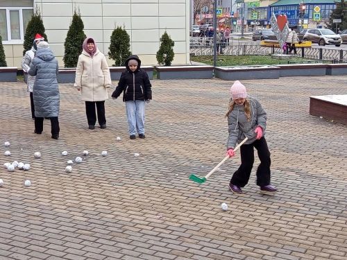 «Сэлэт» подарила городу первый снеговик и новогоднее настроение
