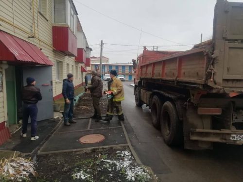 В Нурлате спасатели помогли пострадавшей после пожара семье