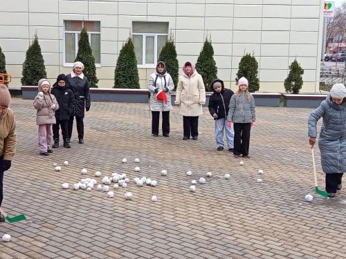 «Сэлэт» подарила городу первый снеговик и новогоднее настроение