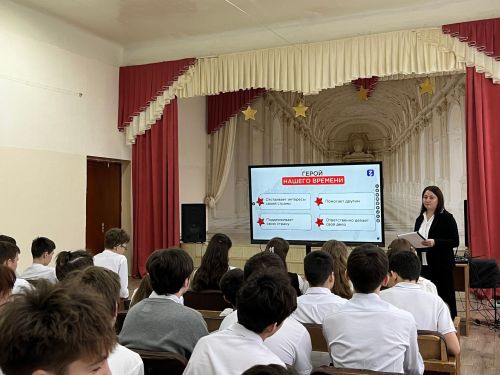 Подвиги героев – в сердцах поколений: в нурлатской школе прошла патриотическая беседа