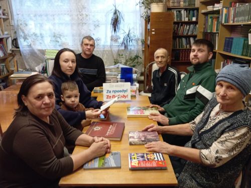 В Зареченской библиотеке открылась литературная гостиная в честь защитников Отечества