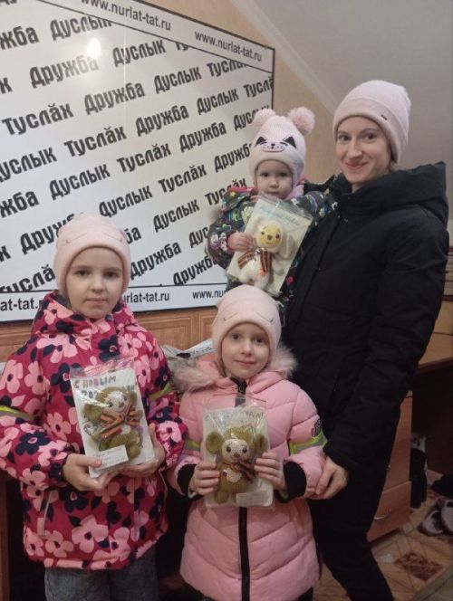 Многодетная семья Возняк присоединилась к конкурсу «Нурлат-информа» «Новогодний привет из дома»