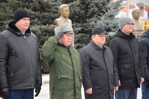 В Нурлате состоялся торжественный митинг, посвященный Дню Героев Отечества (+фоторепортаж)