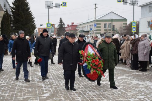 В Нурлате состоялся торжественный митинг, посвященный Дню Героев Отечества (+фоторепортаж)