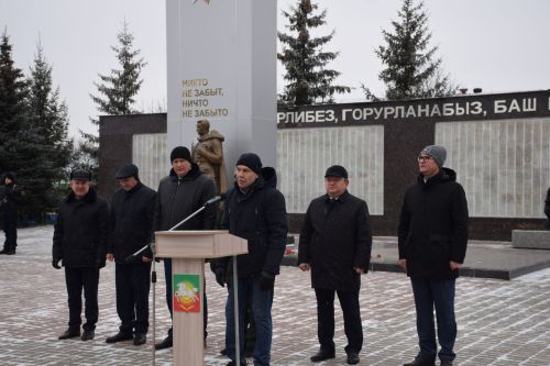 В Нурлате состоялся торжественный митинг, посвященный Дню Героев Отечества (+фоторепортаж)