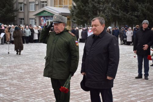 В Нурлате состоялся торжественный митинг, посвященный Дню Героев Отечества (+фоторепортаж)