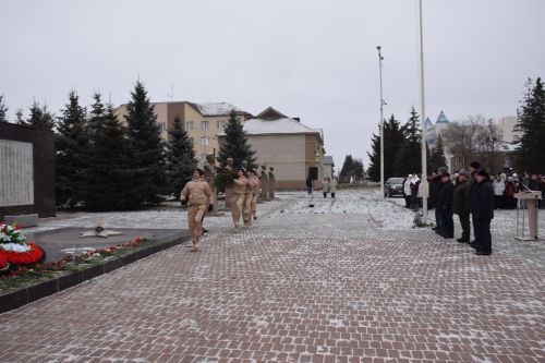 В Нурлате состоялся торжественный митинг, посвященный Дню Героев Отечества (+фоторепортаж)