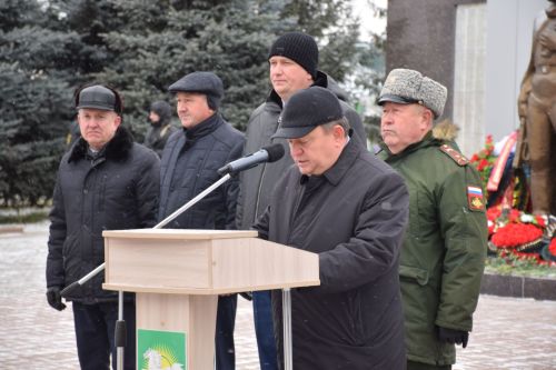 В Нурлате состоялся торжественный митинг, посвященный Дню Героев Отечества (+фоторепортаж)