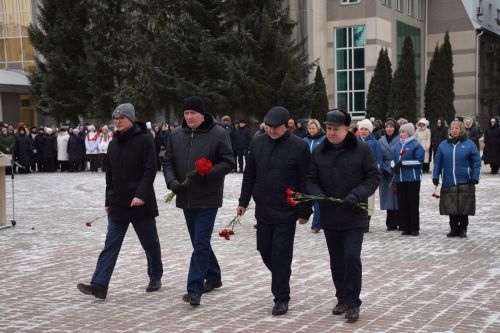 В Нурлате состоялся торжественный митинг, посвященный Дню Героев Отечества (+фоторепортаж)