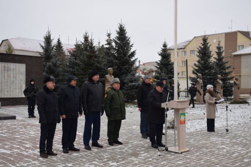 В Нурлате состоялся торжественный митинг, посвященный Дню Героев Отечества (+фоторепортаж)