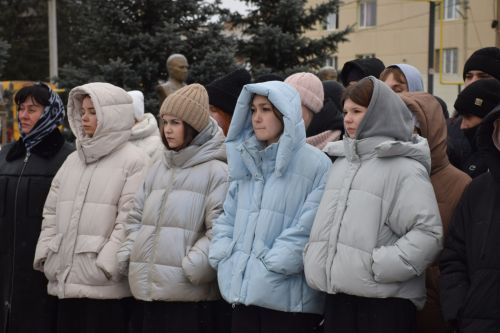 В Нурлате состоялся торжественный митинг, посвященный Дню Героев Отечества (+фоторепортаж)