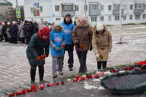 В Нурлате состоялся торжественный митинг, посвященный Дню Героев Отечества (+фоторепортаж)