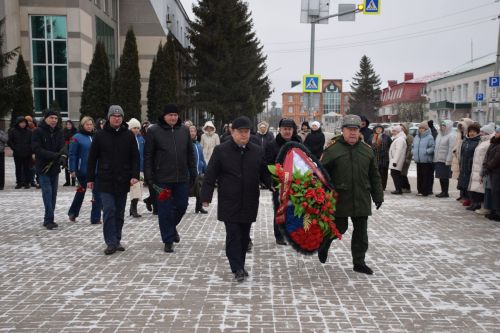 В Нурлате состоялся торжественный митинг, посвященный Дню Героев Отечества (+фоторепортаж)