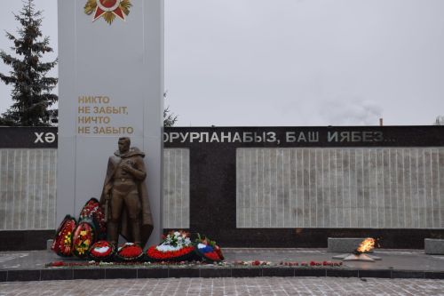 В Нурлате состоялся торжественный митинг, посвященный Дню Героев Отечества (+фоторепортаж)