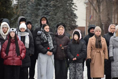 В Нурлате состоялся торжественный митинг, посвященный Дню Героев Отечества (+фоторепортаж)