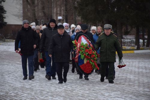 В Нурлате состоялся торжественный митинг, посвященный Дню Героев Отечества (+фоторепортаж)