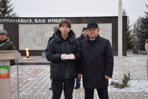 В Нурлате состоялся торжественный митинг, посвященный Дню Героев Отечества (+фоторепортаж)