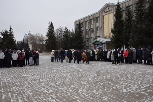 В Нурлате состоялся торжественный митинг, посвященный Дню Героев Отечества (+фоторепортаж)