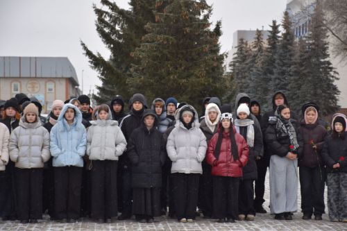 В Нурлате состоялся торжественный митинг, посвященный Дню Героев Отечества (+фоторепортаж)