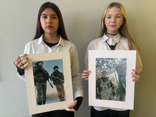 Школьники Нурлата помогают участникам СВО в подготовке фотовыставки