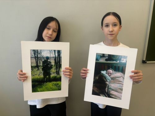 Школьники Нурлата помогают участникам СВО в подготовке фотовыставки