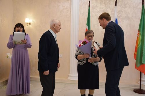 Юбилей свадьбы: торжество в Нурлатском Дворце бракосочетаний (фоторепортаж)