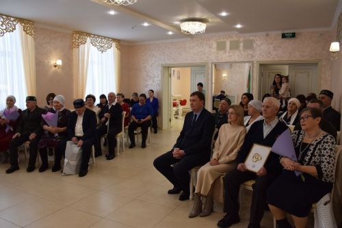 Юбилей свадьбы: торжество в Нурлатском Дворце бракосочетаний (фоторепортаж)