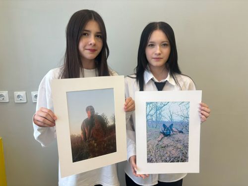 Школьники Нурлата помогают участникам СВО в подготовке фотовыставки