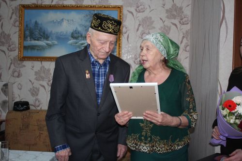 Ветеран спорта города Нурлат Марат Литфуллин отмечает 90-летний юбилей