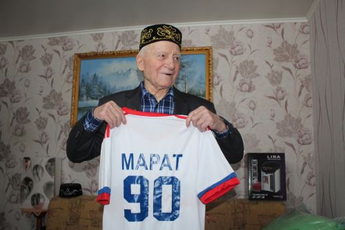 Ветеран спорта города Нурлат Марат Литфуллин отмечает 90-летний юбилей