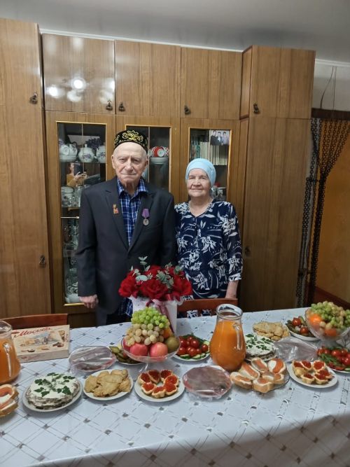Ветеран спорта города Нурлат Марат Литфуллин отмечает 90-летний юбилей