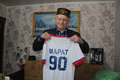 Ветеран спорта города Нурлат Марат Литфуллин отмечает 90-летний юбилей