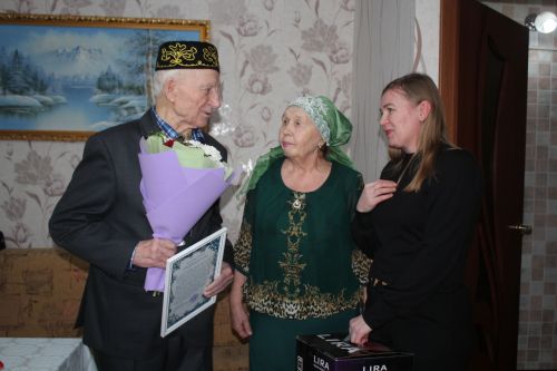 Ветеран спорта города Нурлат Марат Литфуллин отмечает 90-летний юбилей