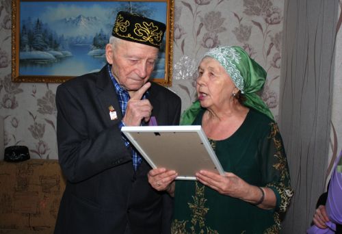 Ветеран спорта города Нурлат Марат Литфуллин отмечает 90-летний юбилей
