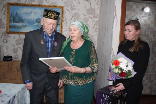 Ветеран спорта города Нурлат Марат Литфуллин отмечает 90-летний юбилей