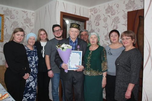 Ветеран спорта города Нурлат Марат Литфуллин отмечает 90-летний юбилей