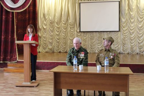 В Нурлатской гимназии прошёл урок мужества с участием воинов-интернационалистов