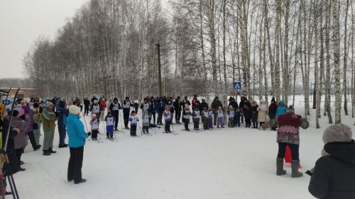 Семейная лыжная эстафета «Отцы и дети» объединила поколения в честь 80-летия Победы