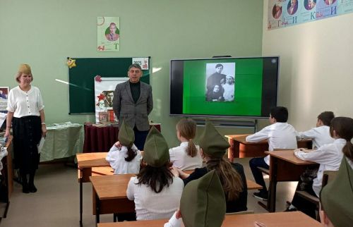 Урок мужества: в школе №8 города Нурлат прошло мероприятие ко дню рождения Мусы Джалиля