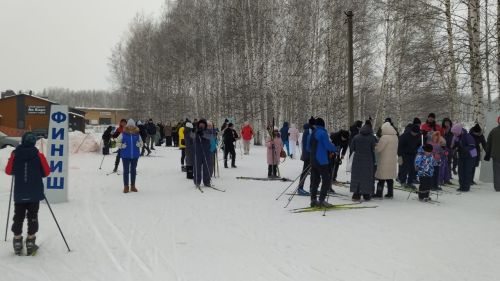 Семейная лыжная эстафета «Отцы и дети» объединила поколения в честь 80-летия Победы