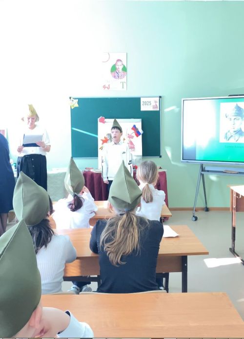 Урок мужества: в школе №8 города Нурлат прошло мероприятие ко дню рождения Мусы Джалиля