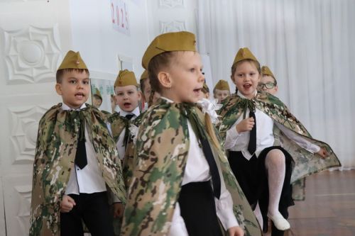 Нурлатский смотр строя и песни: волонтеры, героическая память и детская отвага (фоторепортаж)