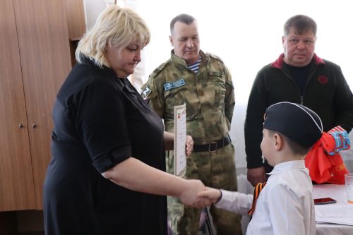 Нурлатский смотр строя и песни: волонтеры, героическая память и детская отвага (фоторепортаж)