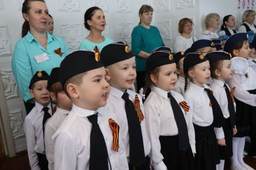Нурлатский смотр строя и песни: волонтеры, героическая память и детская отвага (фоторепортаж)