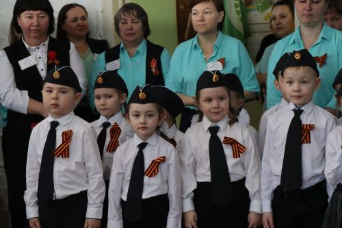 Нурлатский смотр строя и песни: волонтеры, героическая память и детская отвага (фоторепортаж)