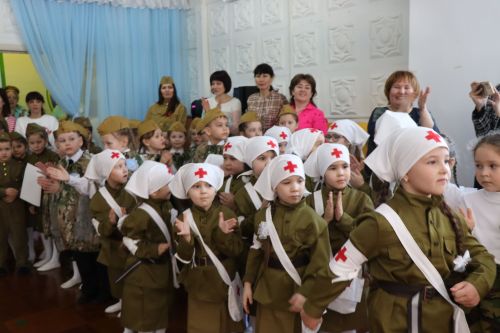Нурлатский смотр строя и песни: волонтеры, героическая память и детская отвага (фоторепортаж)