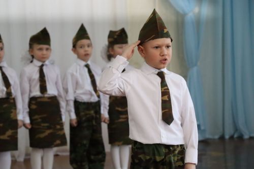 Нурлатский смотр строя и песни: волонтеры, героическая память и детская отвага (фоторепортаж)