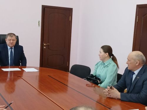 Дамир Ишкинеев провел прием граждан: в Нурлатском районе решаются вопросы благоустройства, жилья и инфраструктуры