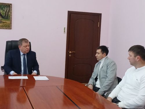 Дамир Ишкинеев провел прием граждан: в Нурлатском районе решаются вопросы благоустройства, жилья и инфраструктуры
